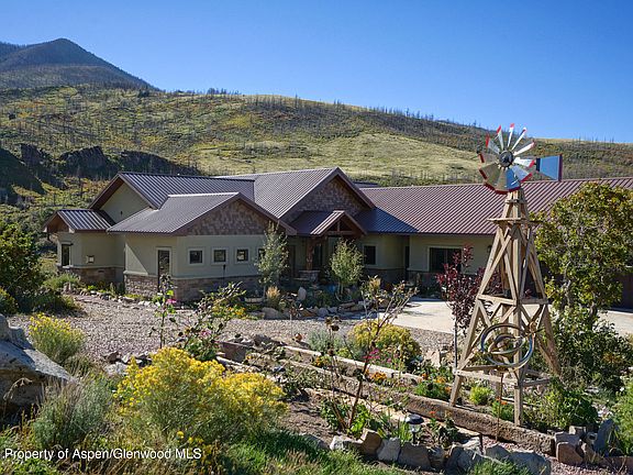 2nd image of 1833 Yellowstone Creek Rd