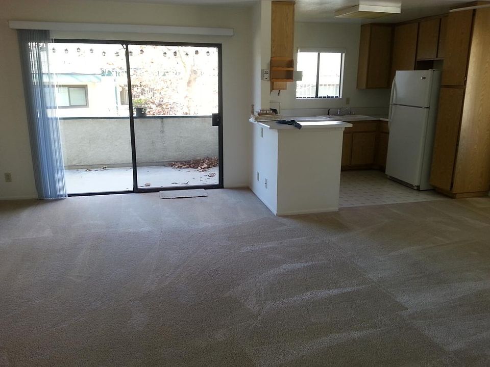 Living Room / Kitchen