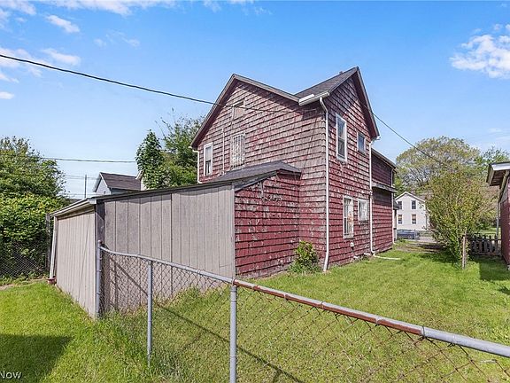 3rd image of 3238-3240 E 49th St