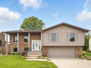 8306 Regency Ct, Willow Springs, IL 60480