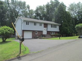 2 Adams Dr, Stony Pt, NY 10980