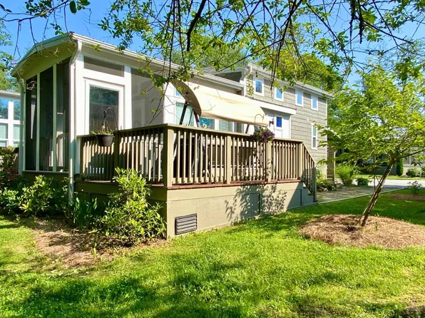 199 Drifting Brook Ln, Flat Rock, NC 28731