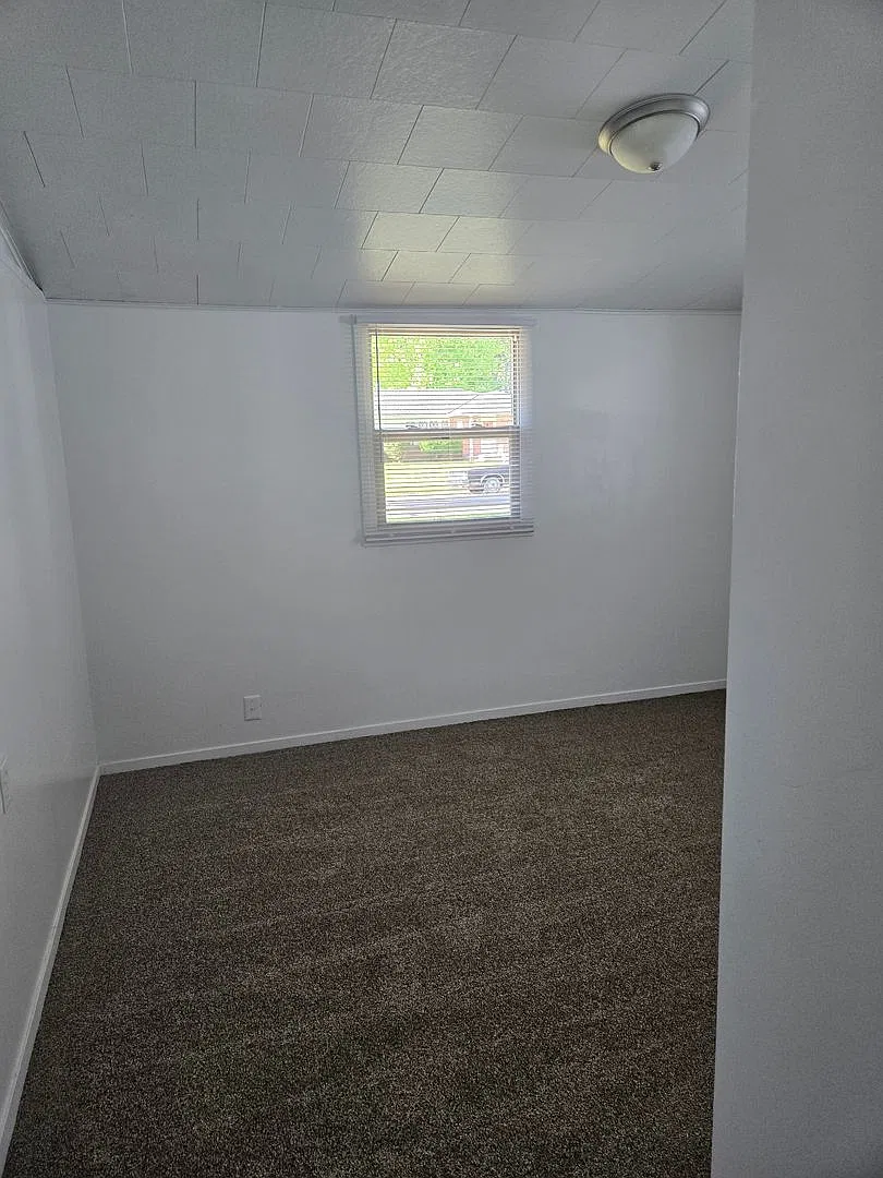 2 Bedroom Home with Fenced in Yard & Garage — Photo 4