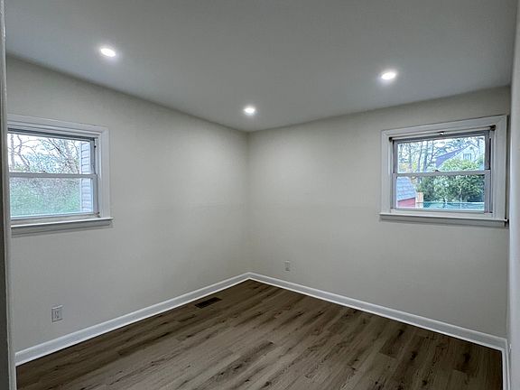 5th image of 1123 Grant Ave #1