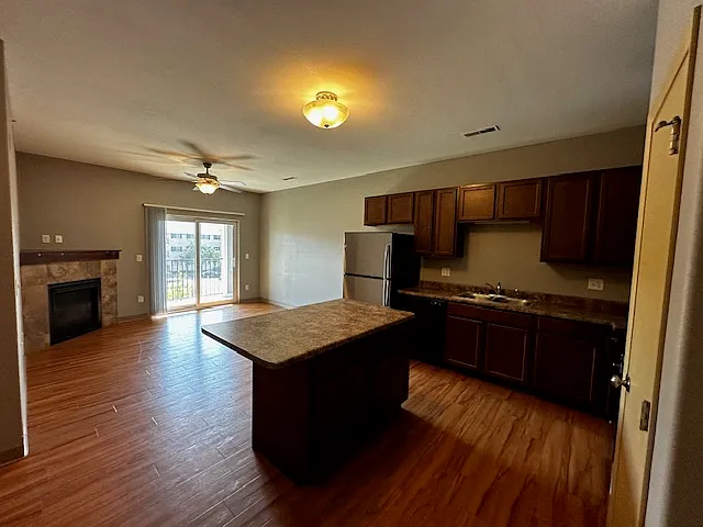 3 bed, 2.0 bath, $2,250 — Photo 2