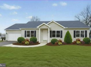 35 W Sunset View St, Spring Grove, PA 17362