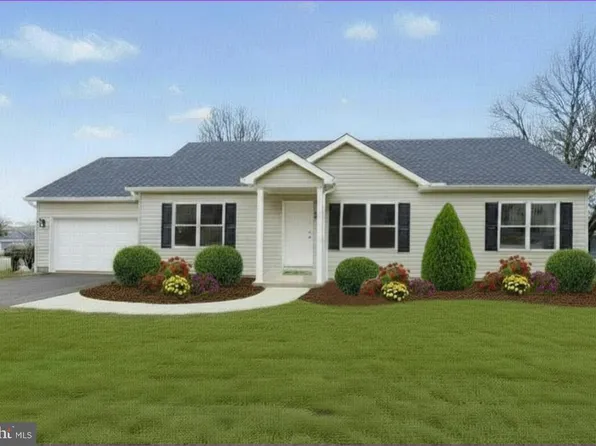 35 W Sunset View St, Spring Grove, PA 17362