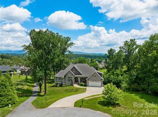 143 Gracie Ln, Mills River, NC 28759