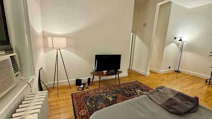 Rented by HOLTON REAL ESTATE INC. | media 21