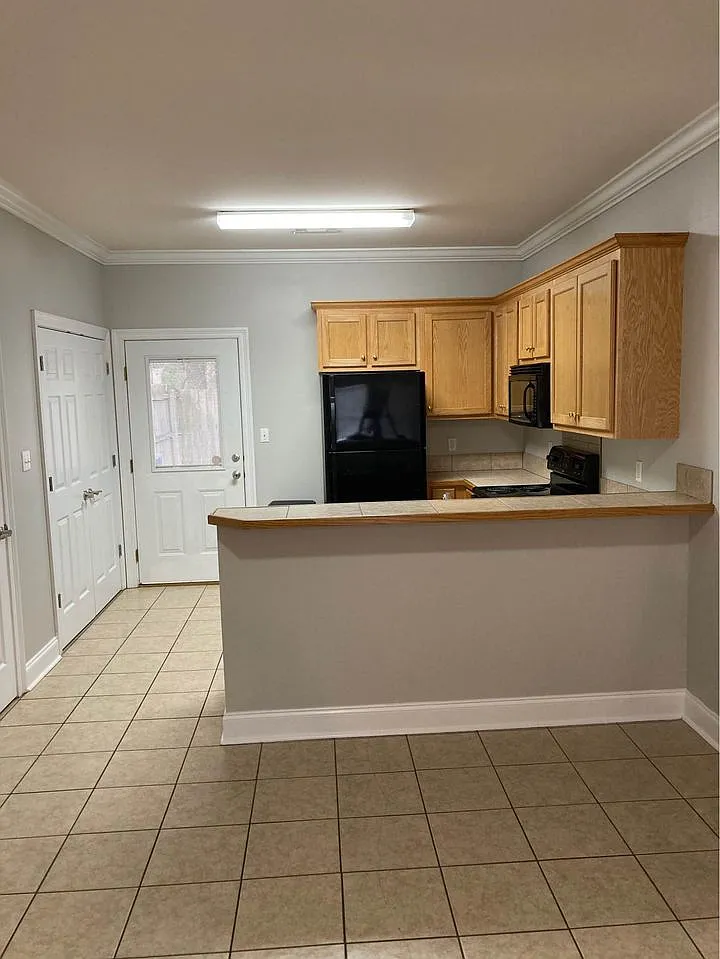 2 bed, 2.5 bath, 1204 sqft, $1,150 — Photo 2