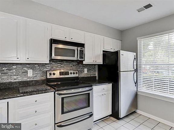 4th image of 1657 S Barton St #2