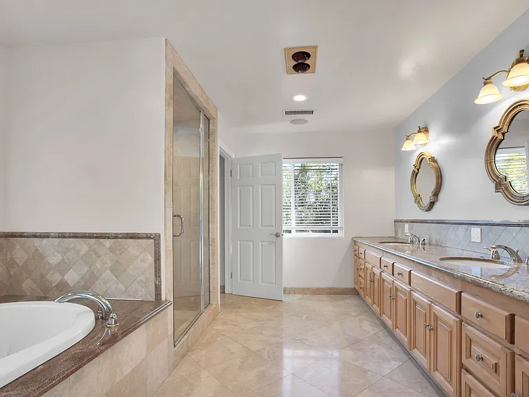 4539 Mammoth Ave — Photo 18