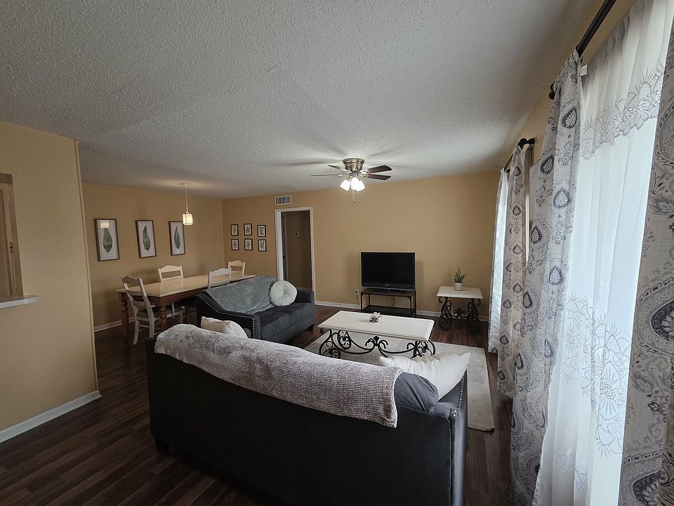 1st image of 3820 Fairfield Ave Unit 102