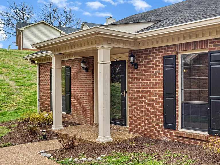 1137 Brentwood Point — Photo 31