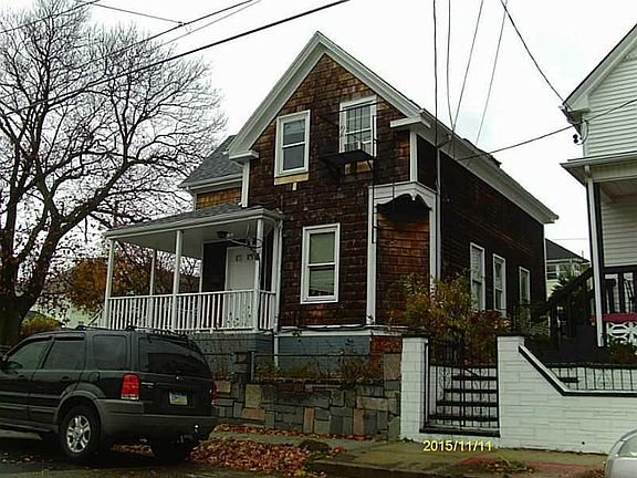 5th image of 920-922 Narragansett Blvd