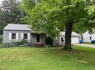 5559 Fitch Rd, North Olmsted, OH 44070