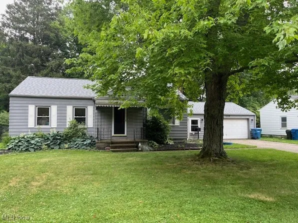 5559 Fitch Rd, North Olmsted, OH 44070