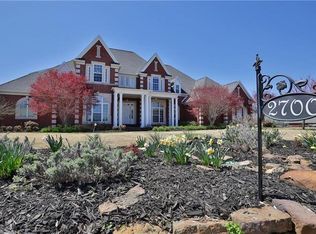 2700 S Laurel Crossing Cir, Rogers, AR 72758
