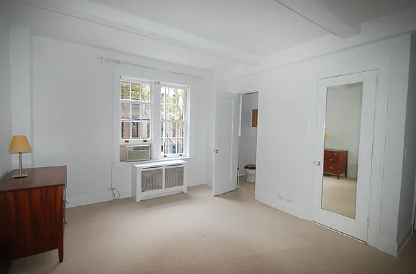 Sold by Mercedes Berk | media 6