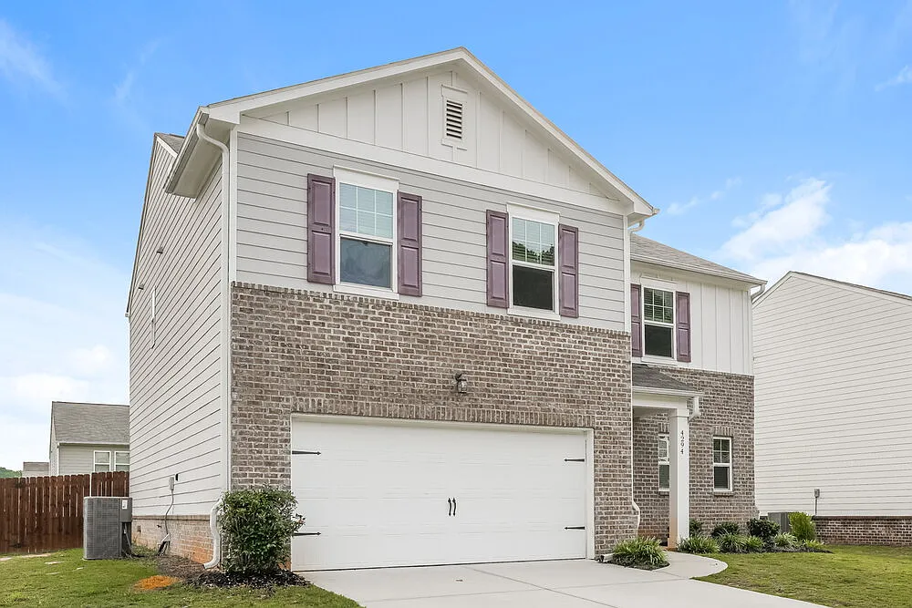 4 bed, 2.5 bath, 2279 sqft, $2,440 — Photo 4