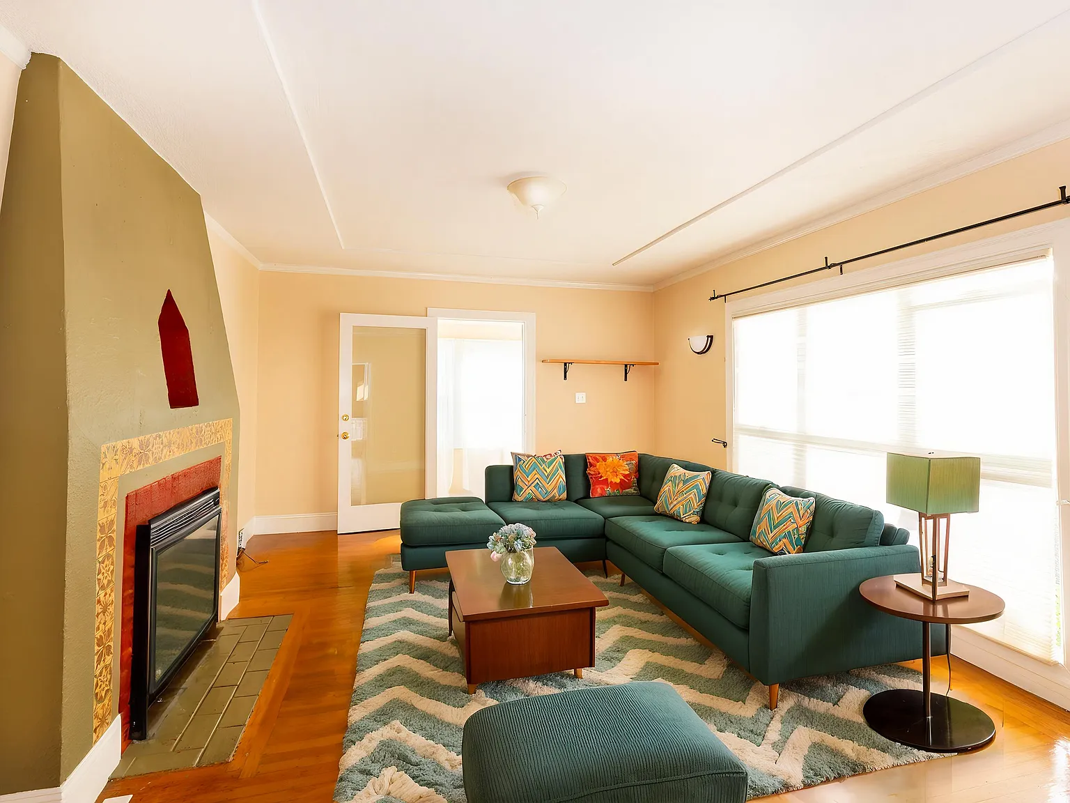 3 bed, 1184 sqft, $3,888 — Photo 1