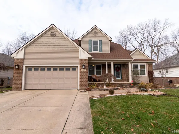 30174 Apple Grove Way, Flat Rock, MI 48134