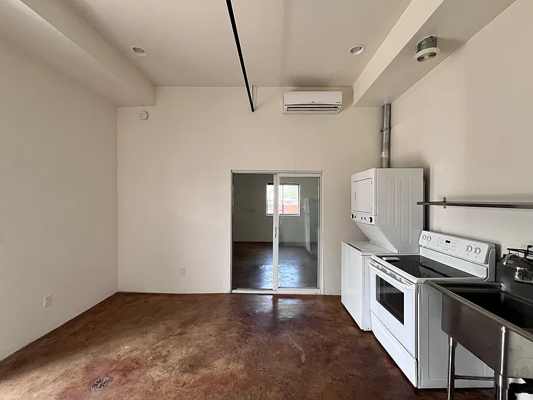 1350 S 8th Ave #4 — Photo 3