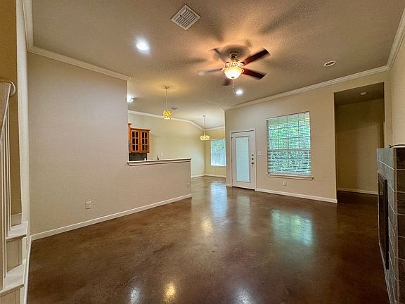 2nd image of 2903 Savannah Ct