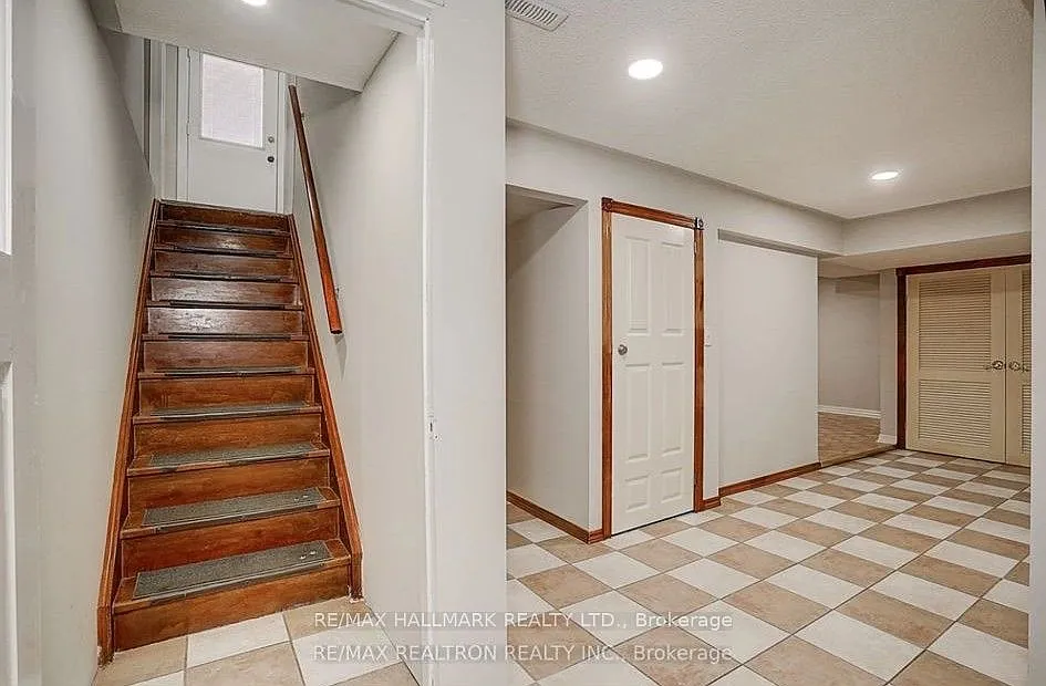 Building Photo - 364 Castlehill Rd #BASEMENT