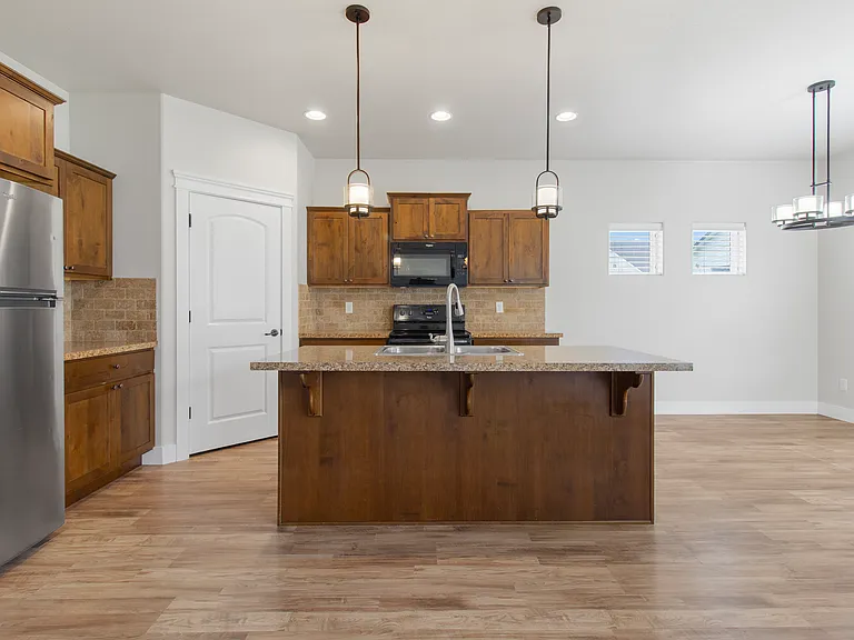 1015 White Birch Ave — Photo 12