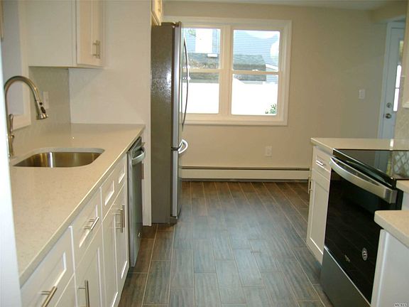 3rd image of 25 Mosby Dr