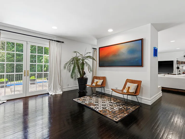 56 Sycamore Rd — Photo 4