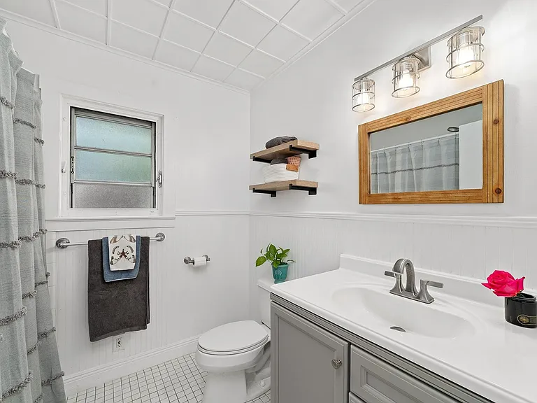 221 S M St — Photo 12