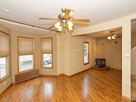 4th image of 31 Lake St