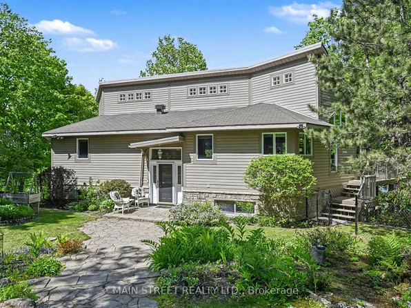 100 Rainbow Ln, Tay Valley, ON K0H 2B0
