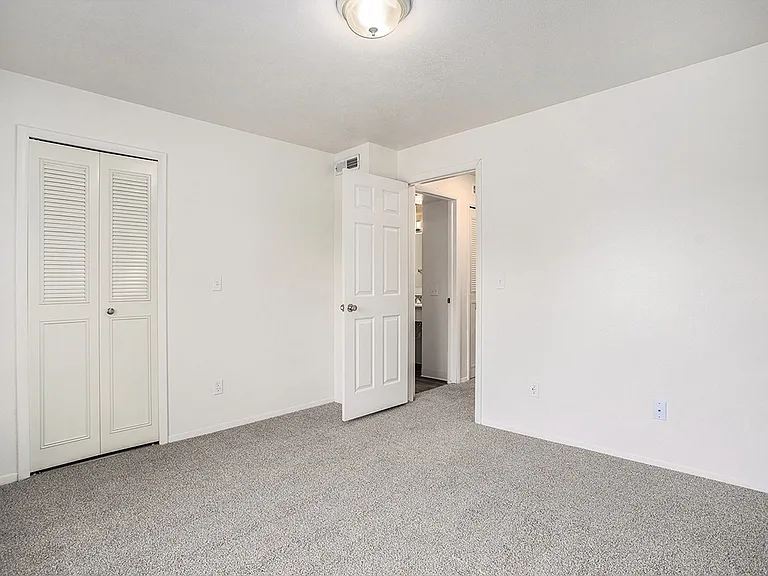Pine Knoll Apartments — Photo 36