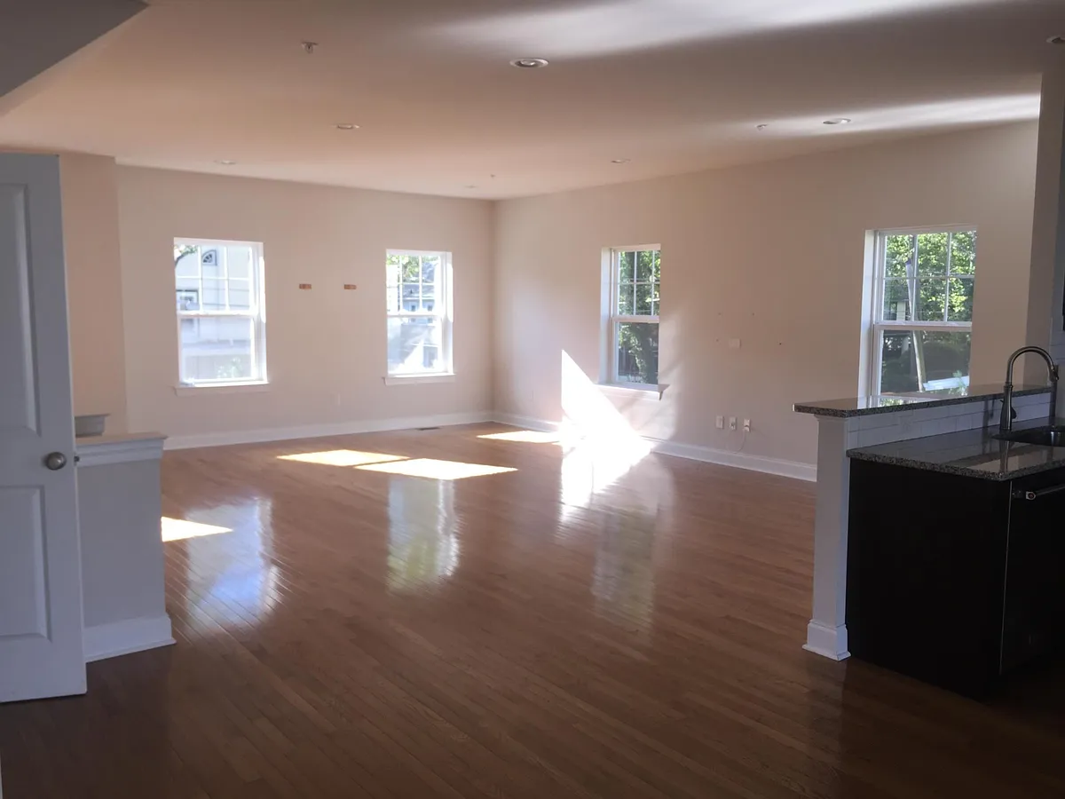 Building Photo - 605 Haverford Ave