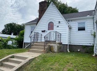 127 N Middletown Rd, Pearl River, NY 10965