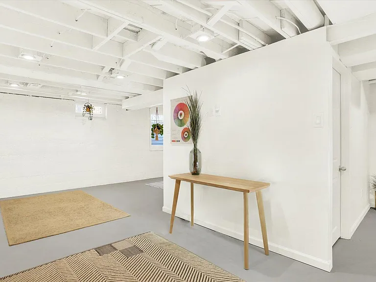 770 S Decatur St — Photo 13