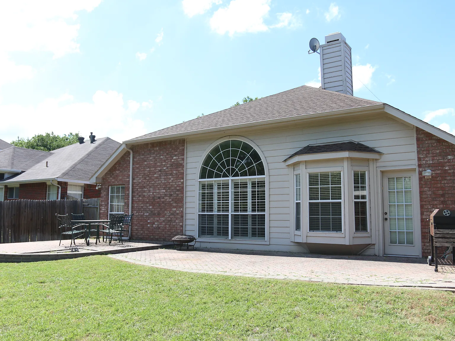 3 bed, 1754 sqft, $2,700 — Photo 2