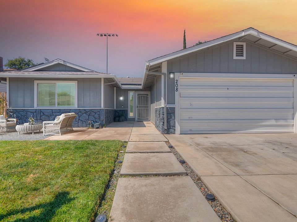 1st image of 208 1st St