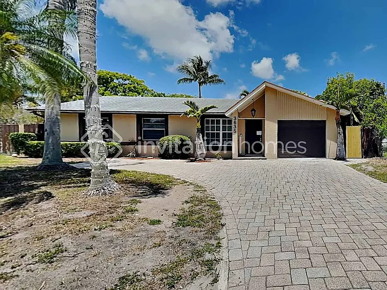 3635 N Mountain Dr — Photo 1