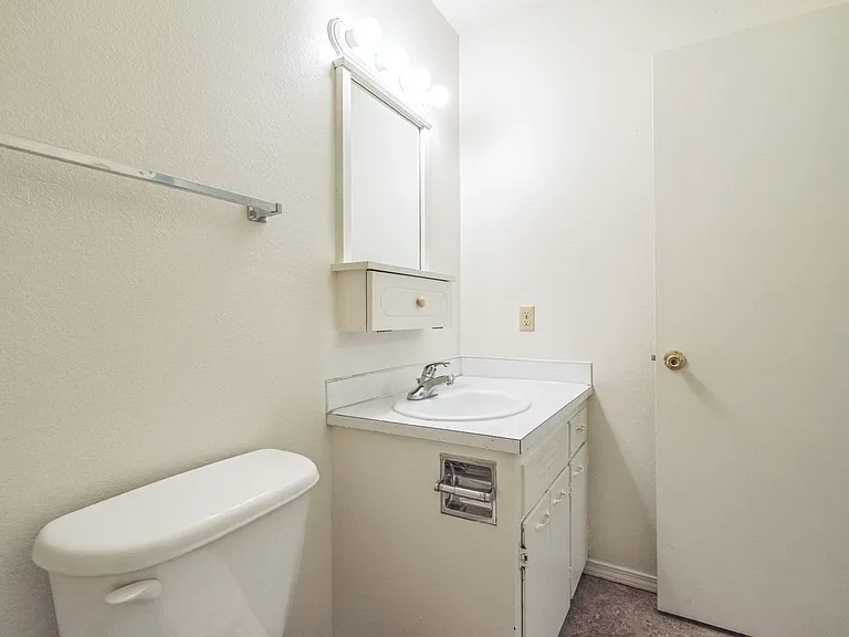 20th Ave Apartments — Photo 18