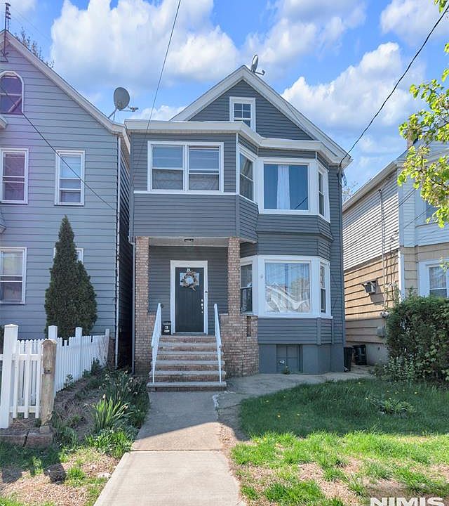 1st image of 26 Grand Street