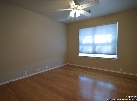 4th image of 1601 Rolling Brook Ln