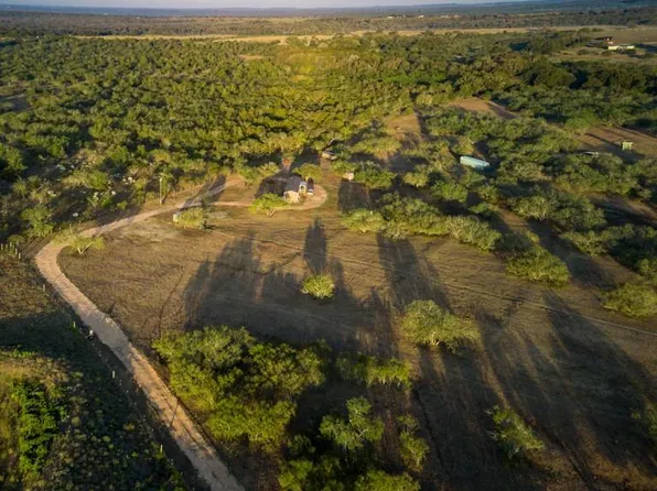 1096 County Road 447, Waelder, TX 78959