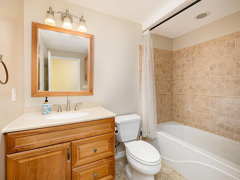 2906 N Knightsbridge Cir — Photo 32