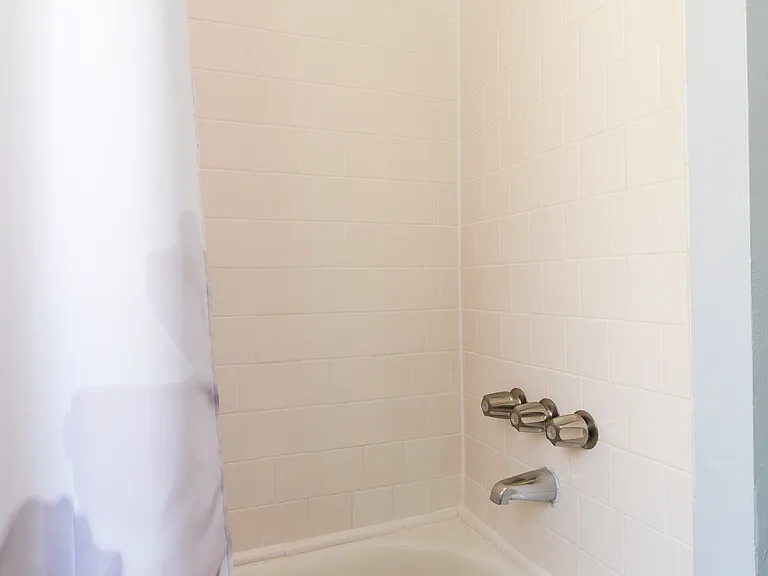 1105 S Cloverdale Ave — Photo 14