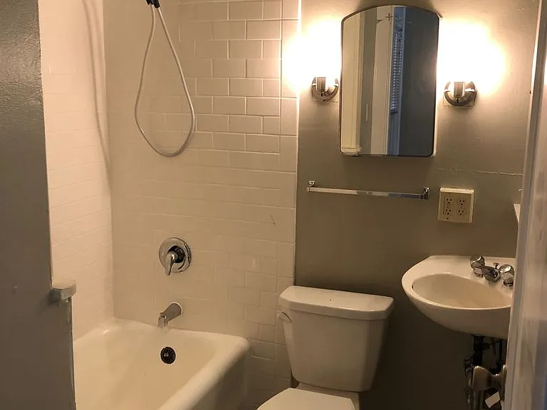 406 Summit Ave E — Photo 9