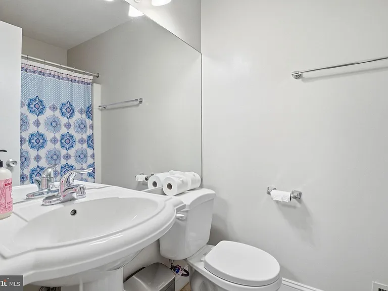 1509 Farsta Ct — Photo 35